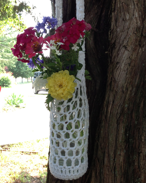 Crochet-Free-Pattern-Flower-Vase-2-600