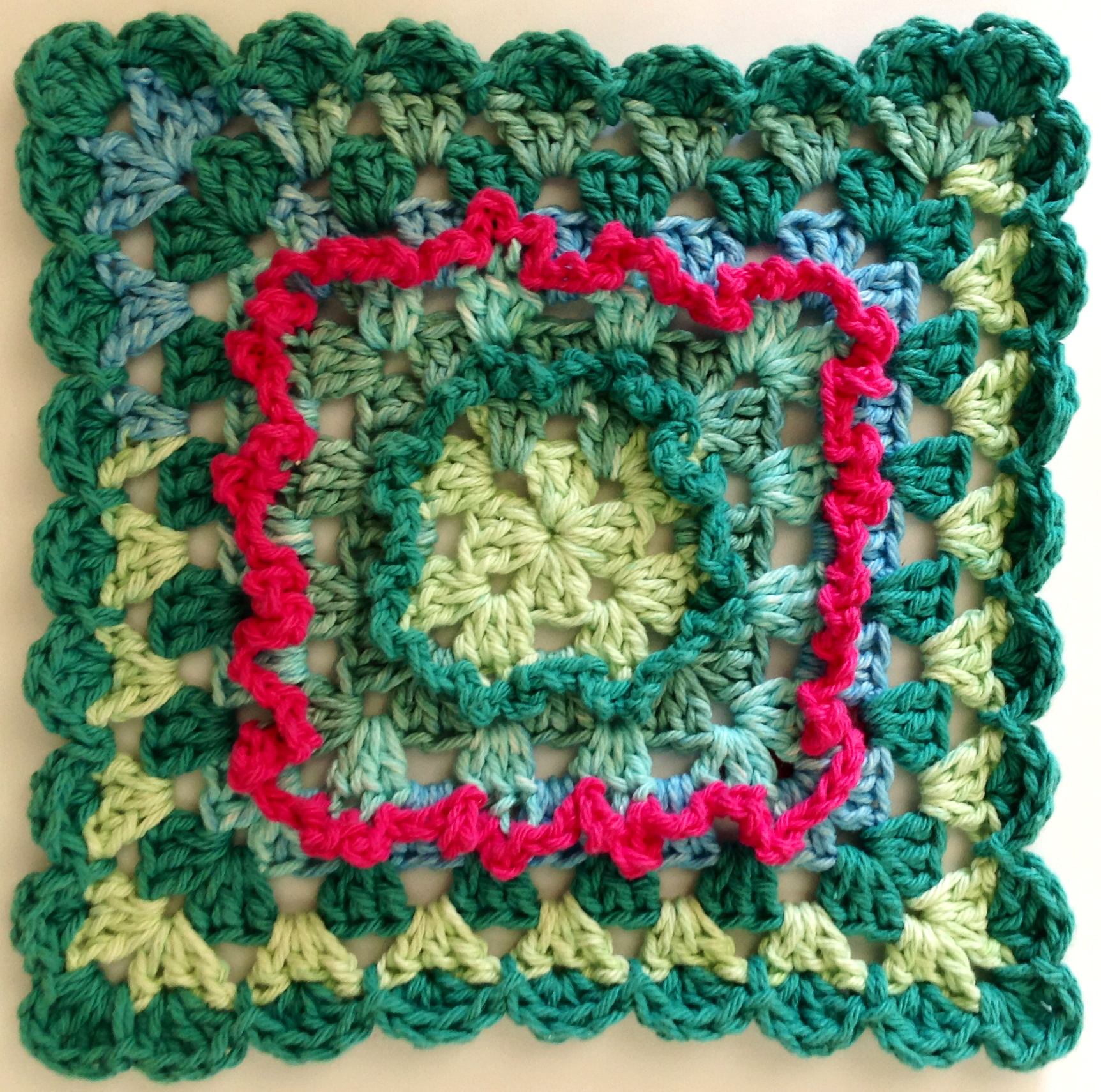 Single-Ruffled-Granny-crochet-maggie-weldon-free-how-to-pattern
