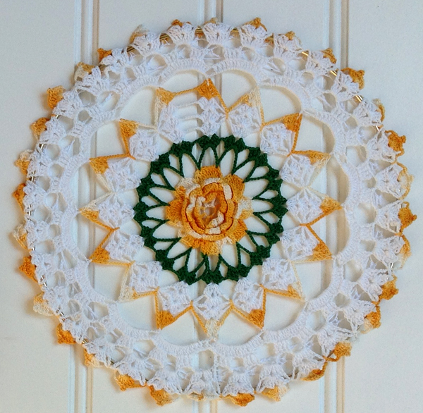 Vintage-Crochet-Lace-Doily-Yellow-Rose-Maggie-Weldon-600