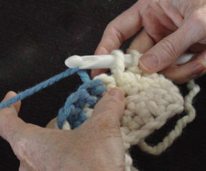 Crochet-Maggie-Weldon-How-To-Change-Colors-15