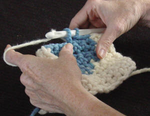 Crochet-Maggie-Weldon-How-To-Change-Colors-16