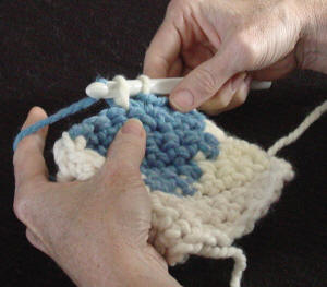 Crochet-Maggie-Weldon-How-To-Change-Colors-18