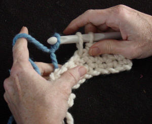 Crochet-Maggie-Weldon-How-To-Change-Colors-2