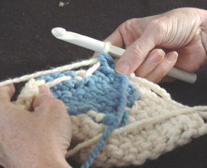 Crochet-Maggie-Weldon-How-To-Change-Colors-20