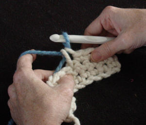 Crochet-Maggie-Weldon-How-To-Change-Colors-3