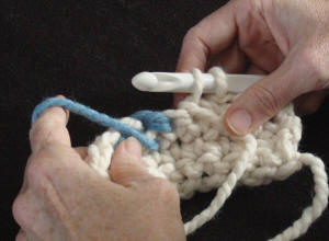 Crochet-Maggie-Weldon-How-To-Change-Colors-9