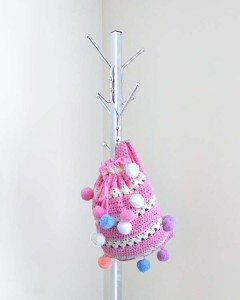 pom-pom-backpack-bag-crochet-pattern-free-optw